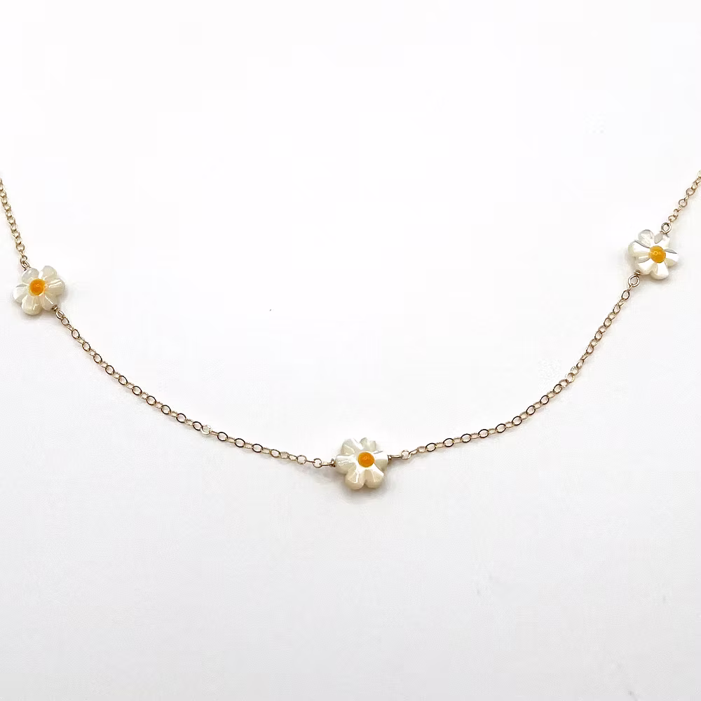 S Dot Jewelry Three Carved Daisies Short Gold Necklace
