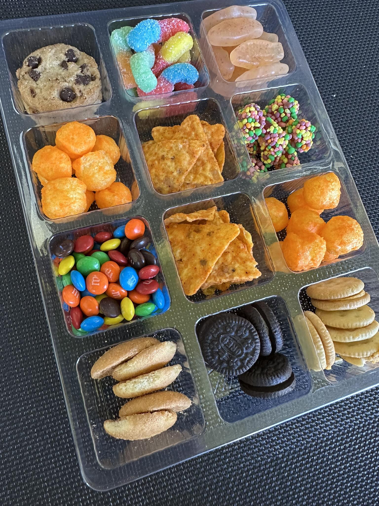 Noms & Nibbles