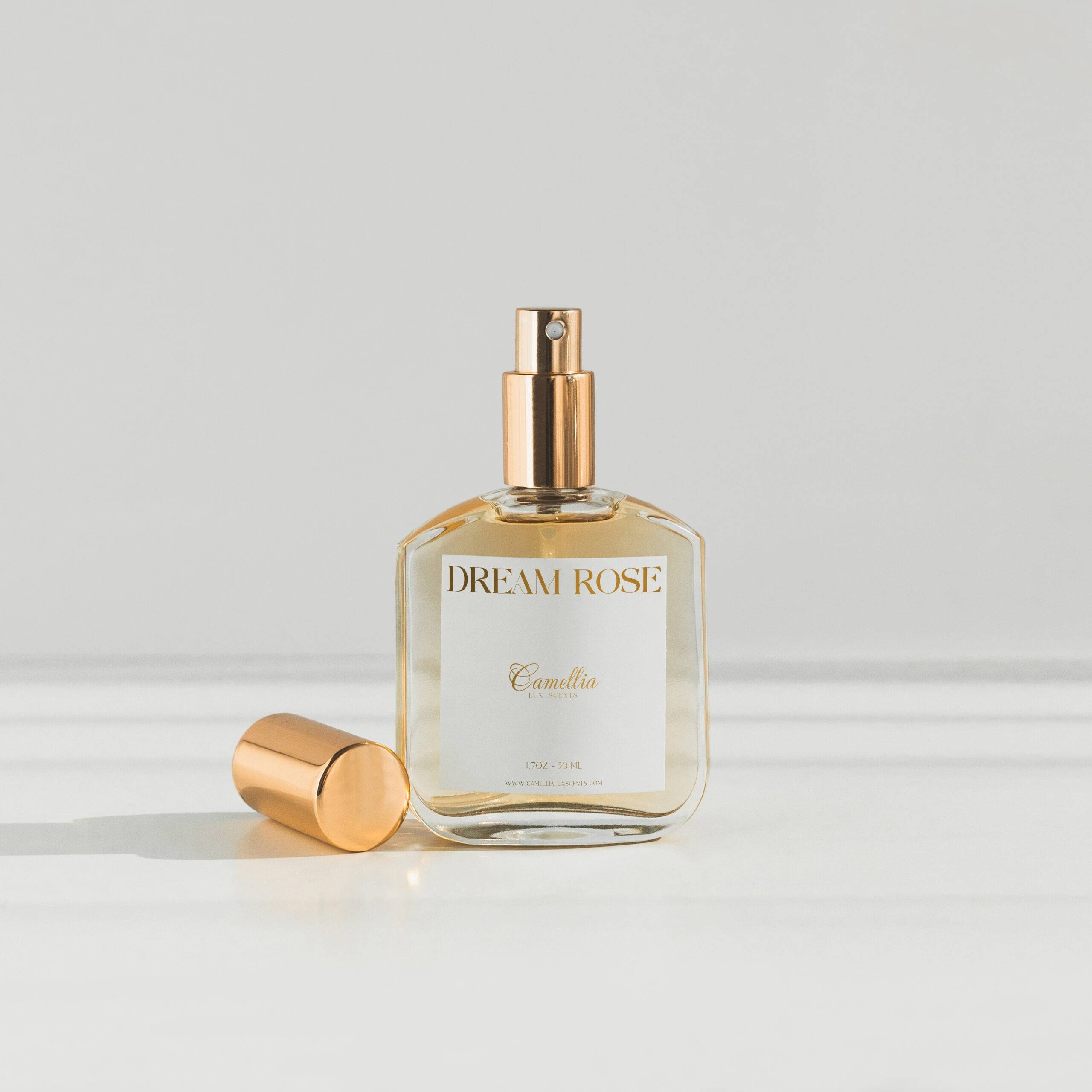 Inspired by bal d'afrique The heart is a masterpiece of roses - Turkish rose, May rose, and precious iris create a sophisticated floral bouquet that's both romantic and refined.