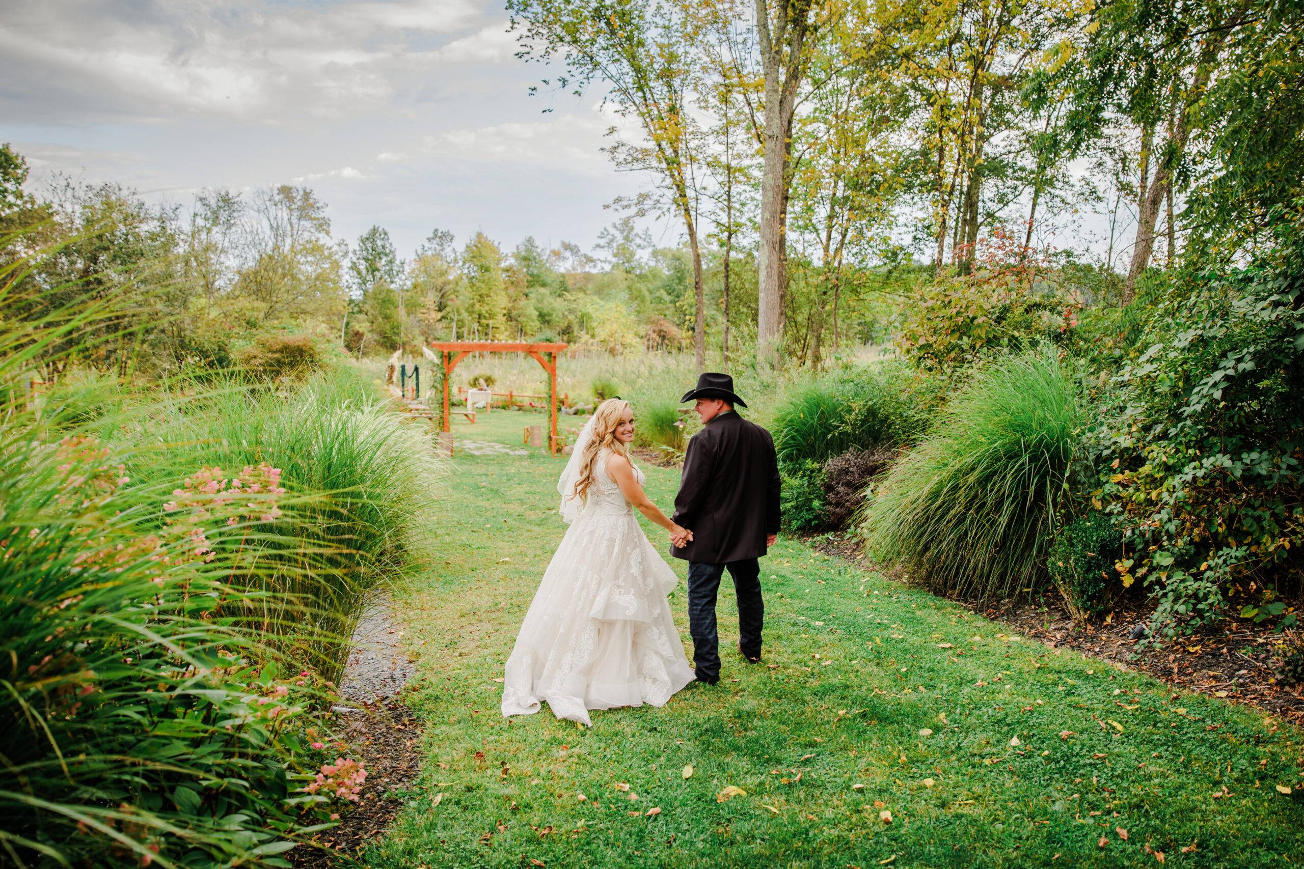 A late summer Rustic wedding in the Hudson Valley photographed by Stellar Films & Photography