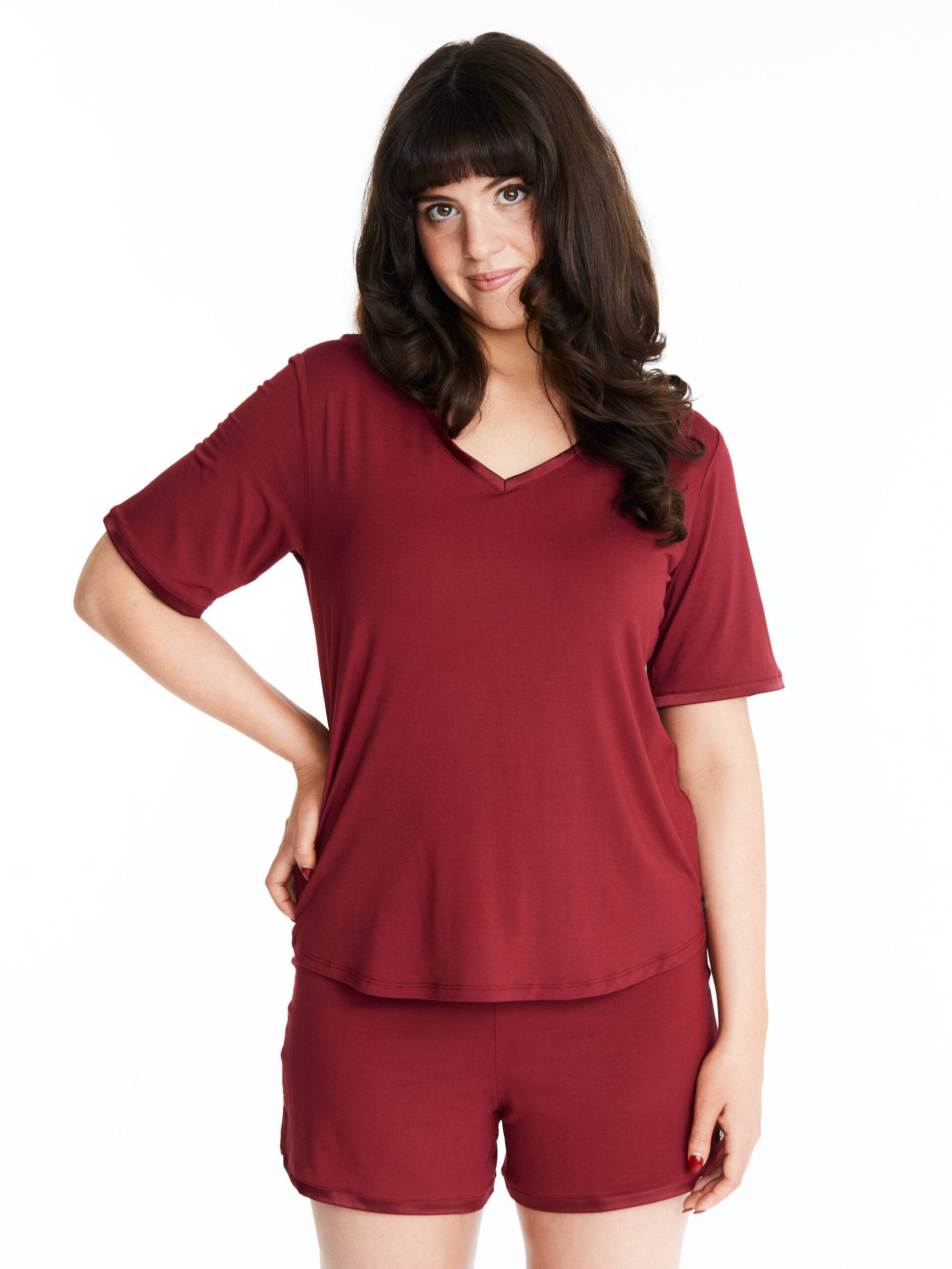 Woman in Women’s Bamboo V-Neck Sleep Set with Comfy, Lightly Padded Built-In Support (Rouge Noir)