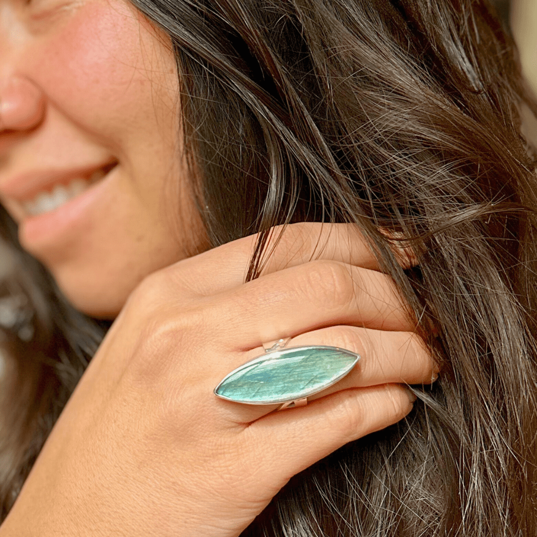 image of sterling silver statement ring with large labradorite ring and a thick ring band with traingular pattern cut out